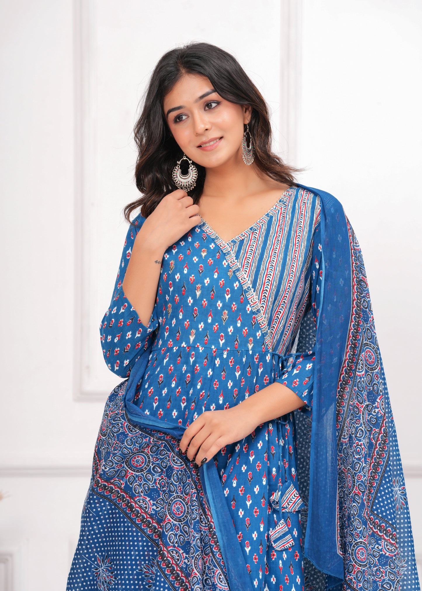 Poshart Steel Blue Kurta Set With Zari Work