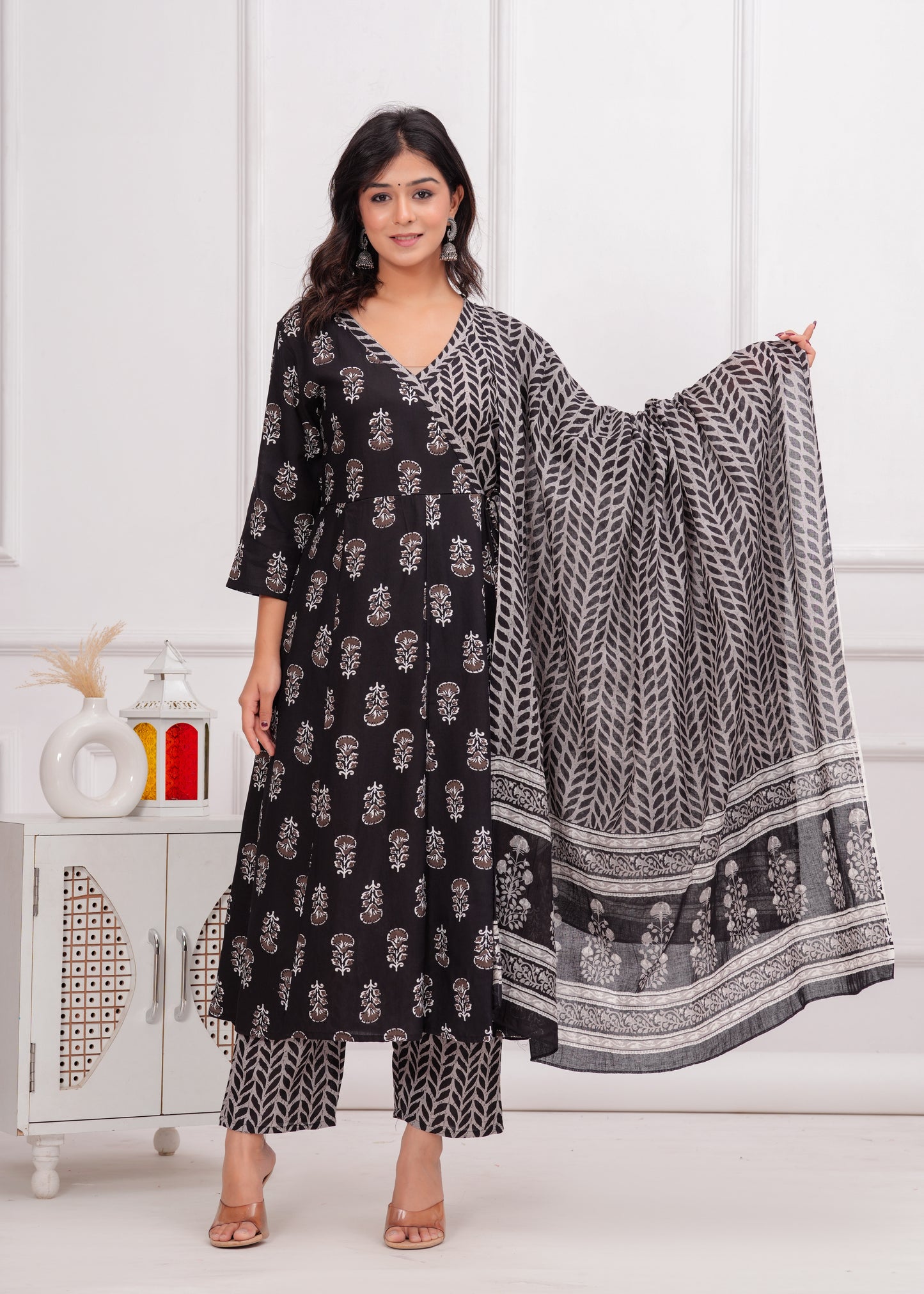 PoshArt Black Rayon Printed Kurta Set